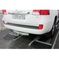 Тюнинговый фаркоп Bosal с металлической накладкой для Toyota Land Cruiser 200 (вкл. Executive и Excalibur) 2007-2020. Фланцевое крепление. Артикул 3018-FL
