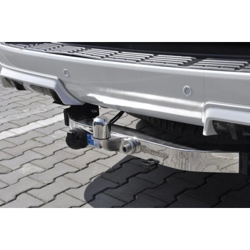 Фаркоп Baltex для Toyota Land Cruiser 200 Excalibur 2017-2020 с накладкой из нержавеющей стали. Фланцевое крепление. Артикул 24900308E
