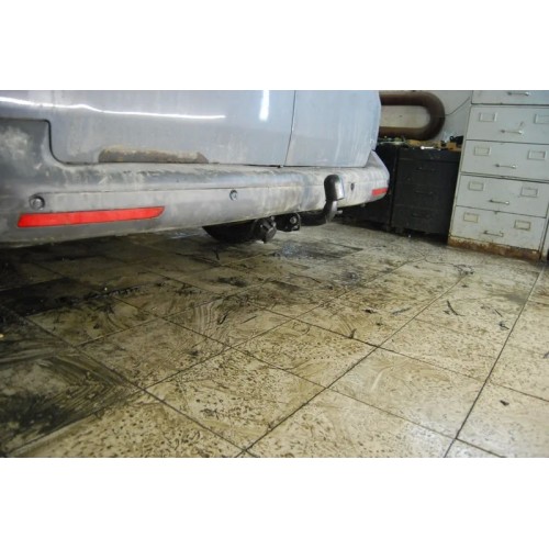 Фаркоп Auto-Hak для Volkswagen Multivan T5 2003-2015. Артикул K 42