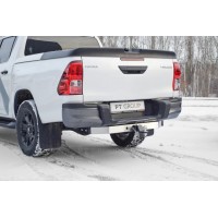 Фаркоп PT Group для Toyota Hilux VIII 2015-2020 с хромированной накладкой. Артикул 09121501